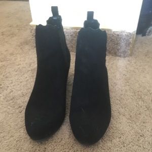 8M Women’s Black Booties, Crown Vintage